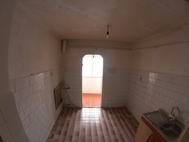 Daciei, oportunitate de investitie: apartament cu doua camere decomandat.